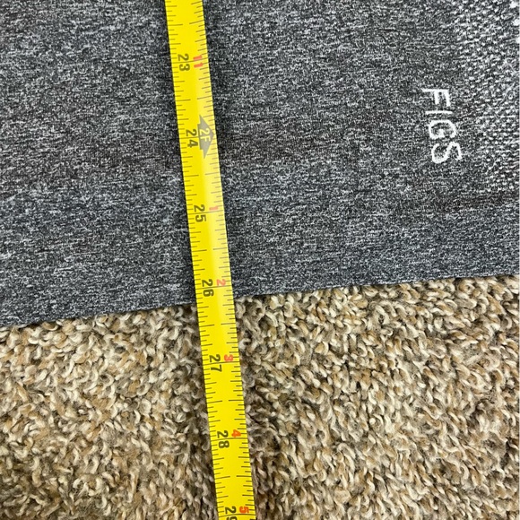 FIGS Seamless Underscrub Sleeveless Tank Top Gray Women’s Size Large Scrubs - Picture 7 of 8